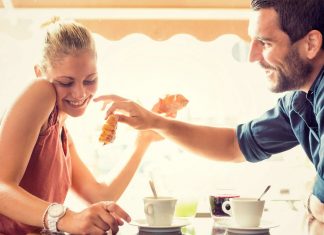 Matrimoniale – cum sa flirtezi cu femeie fara sa pari ciudat