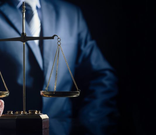 Avocat online: avantajele consultantei juridice pe web