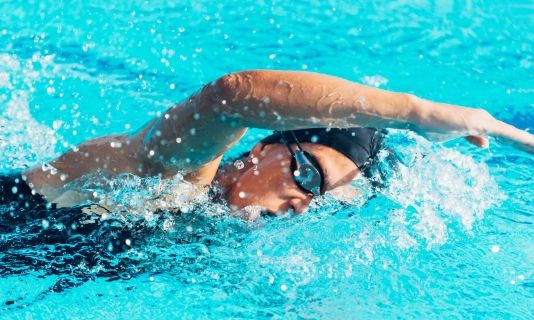 Beneficiile inotului indiferent de nivelul tau de fitness