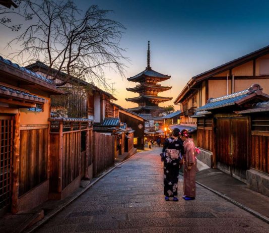 Acesta este Gion, cartierul enigmatic al gheiselor din Kyoto