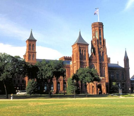 Ce locuri sunt de vizitat in Institutia Smithsonian?