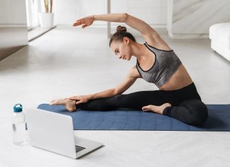 Posturile de yoga amelioreaza crampele menstruale