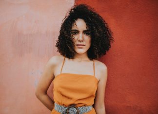 Cum sa ingrijesti parul cret: 10 reguli