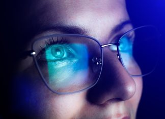 Ochelarii de protectie pentru calculator. De ce sunt indicati si cum ii alegi corect