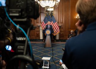 Casa este paralizata, fara vorbitor dupa eliminarea lui McCarthy