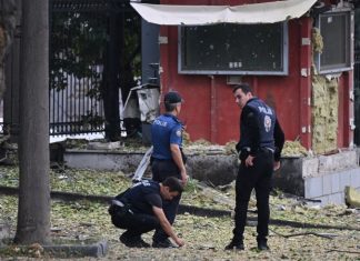 Cel putin un om a murit intr-un atac cu bomba langa cladirea guvernului din Ankara