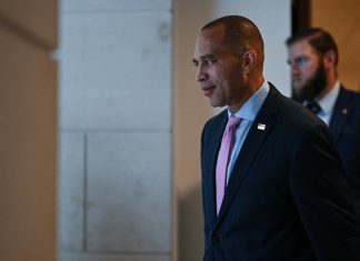 Democratii cantaresc daca sa-l salveze pe McCarthy de la licitatia GOP