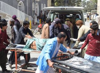 Numarul mortilor a crescut la 60 dupa ce atacurile sinucigase au explodat in Pakistan