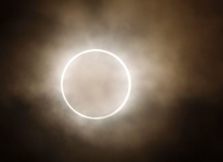 O eclipsa de soare de tip „cerc de foc” va veni in curand