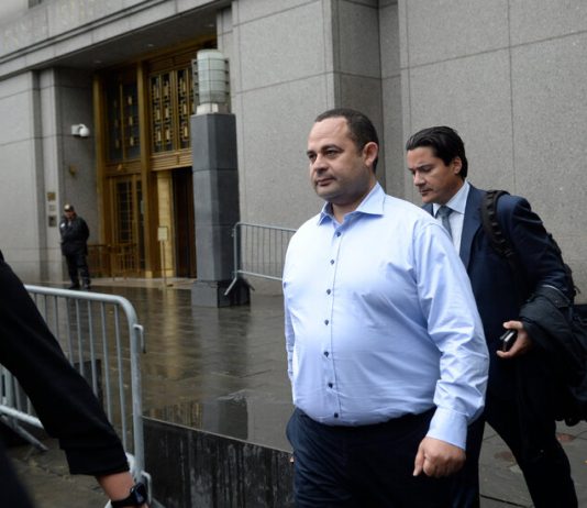 Omul de afaceri acuzat de coruperea lui Robert Menendez