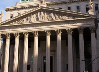 Pe masura ce incepe procesul sau, Trump cauta sa-l valorifice