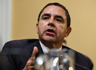 Reprezentantul Henry Cuellar devine cea mai recenta victima a atacului de masina