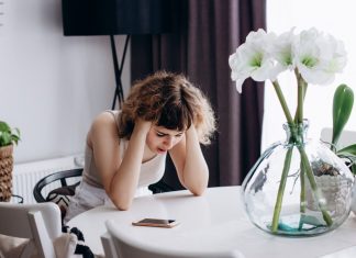 Fenomenul de invinovatire a victimei: cand victimele sunt acuzate