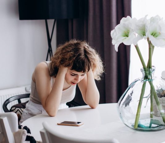 Fenomenul de invinovatire a victimei: cand victimele sunt acuzate