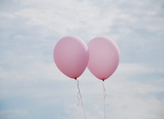 Cum să organizezi o petrecere de neuitat: Top 10 accesorii esențiale